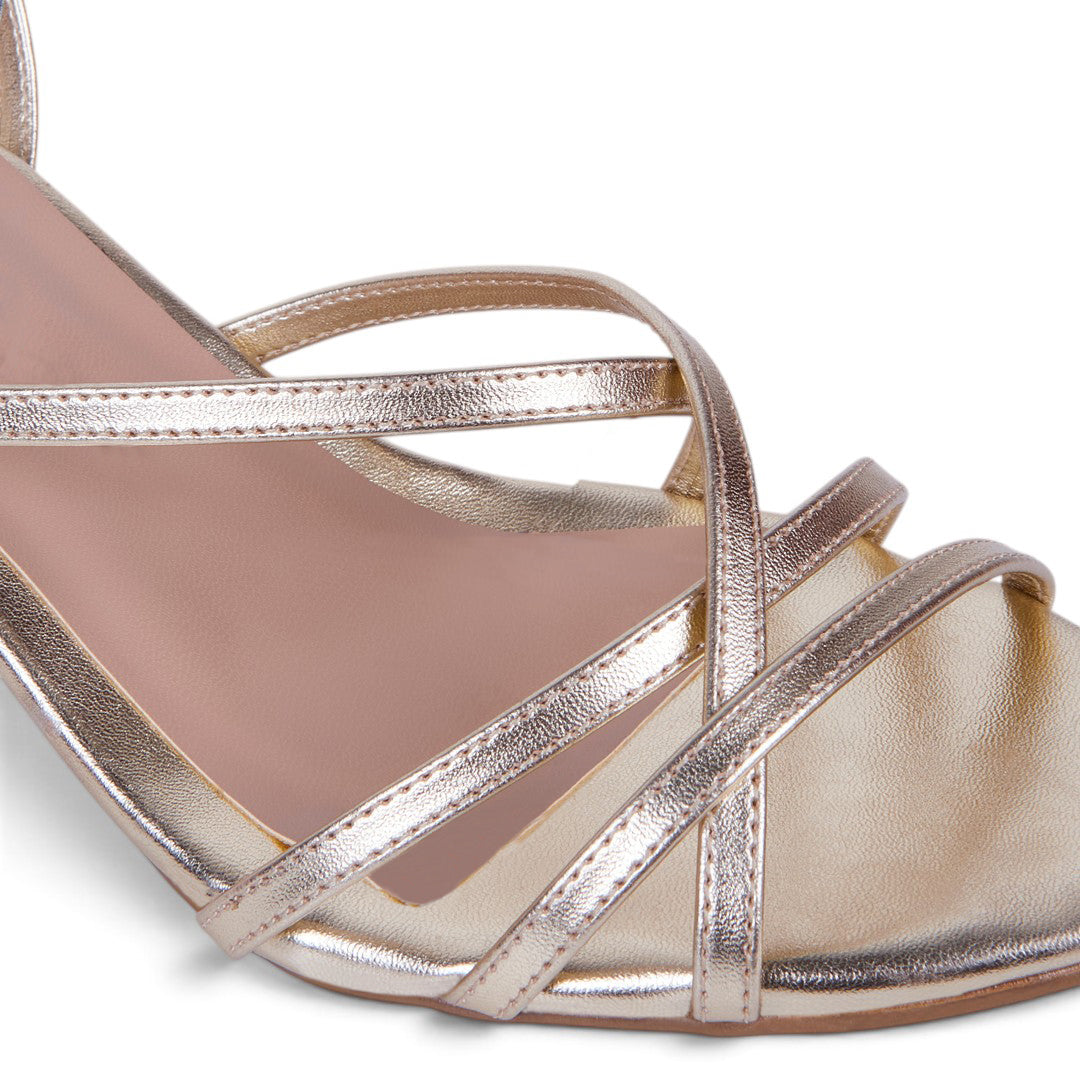 SANDALIA TIRAS TACÓN 6 CM DORADO 27825